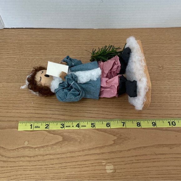 Vtg Handmade Paper Mache Christmas Caroler Family w Victorian Outfits Set of 3 - Picture 11 of 11